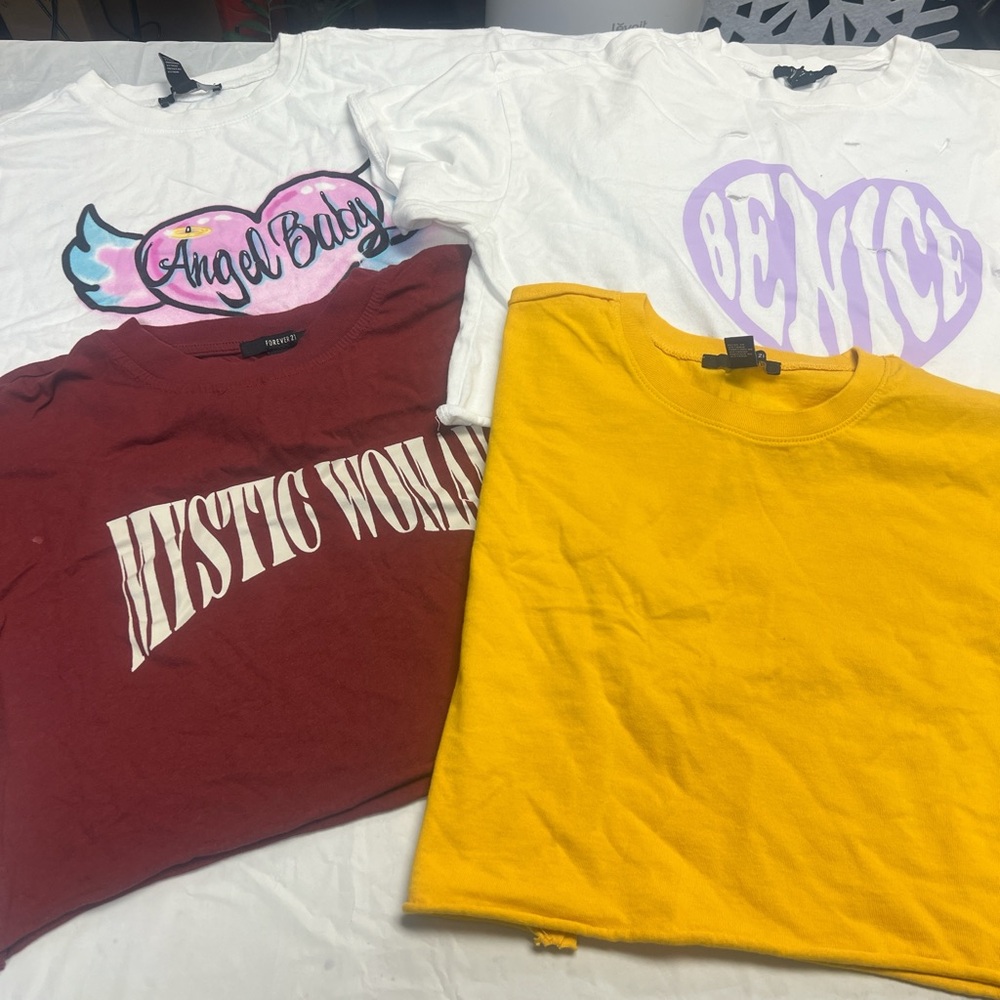 4 Graphic T-Shirts Bundle forever 21 - size S